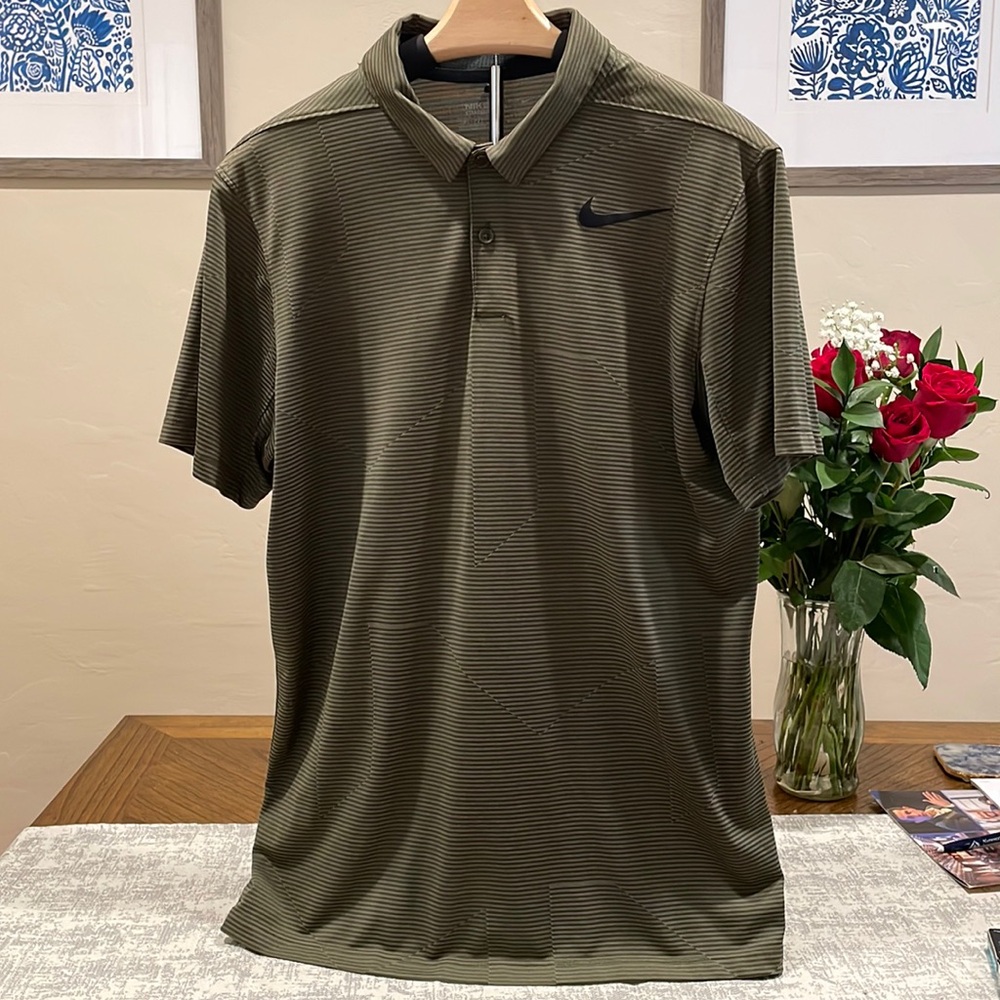 Nike Men’s Golf Polo Standard fit, Dri-Fit Size M.